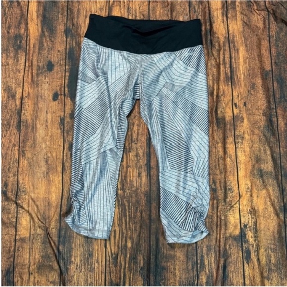 Brooks Greenlight Running Capri / Crop Tight in Gray Kasbah / Black M - Picture 4 of 8